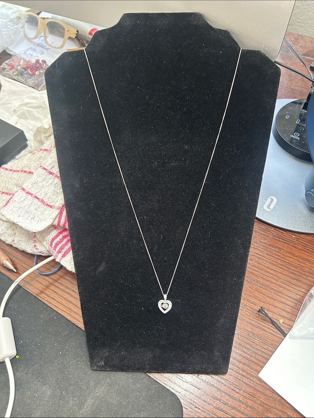 Fluttering Heart Necklace 10kt Beautiful